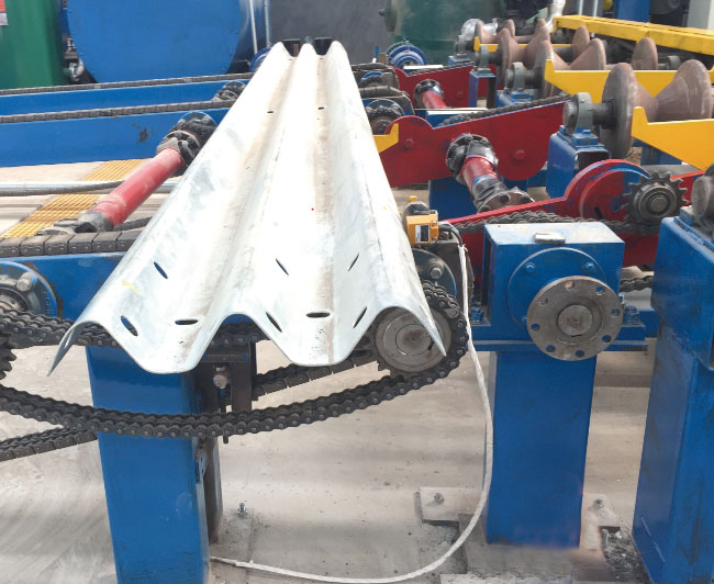 護(hù)欄板生產(chǎn)線 護(hù)欄板生產(chǎn)線